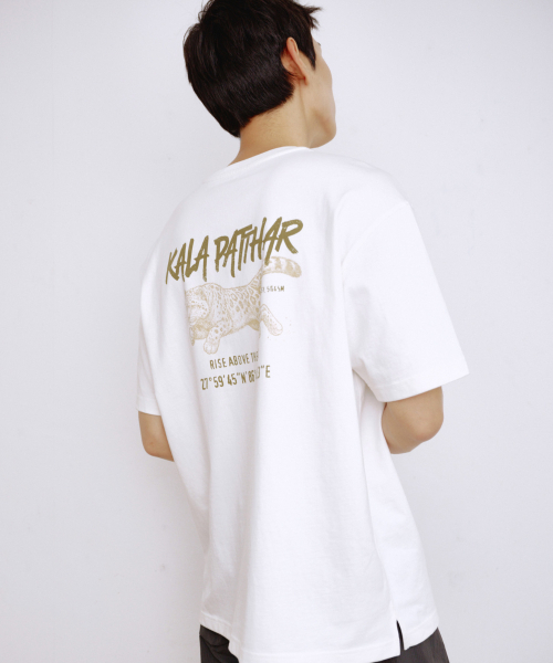 KALAPATTHAR(カラパタール)の「BACK KP TIGER GRAPHIC SHORT-SLEEVED T-SHIRT - WHITE(Tシャツ/カットソー・メンズ・その他・MEDIUM/LARGE/X-LARGE)」の1枚目の写真