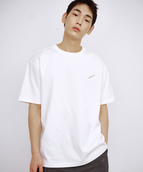 KALAPATTHAR(カラパタール)の「BACK KP TIGER GRAPHIC SHORT-SLEEVED T-SHIRT - WHITE(Tシャツ/カットソー・メンズ・その他・MEDIUM/LARGE/X-LARGE)」の2枚目の写真