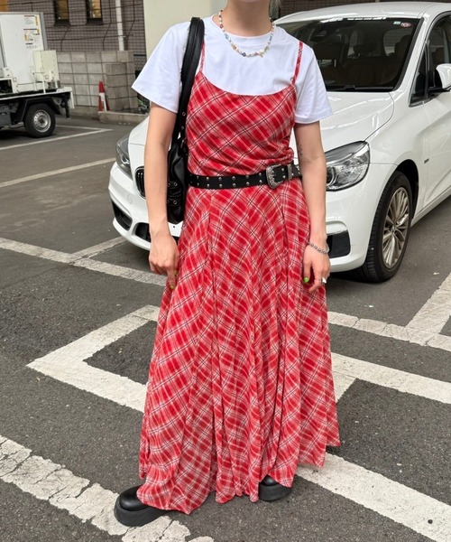 lanan select（ラナンセレクト）の「チェック柄 ローウエストロングキャミワンピ Plaid Low Waist Long Cami Dress（ワンピース・レディース・レッド・S）」の5枚目の写真