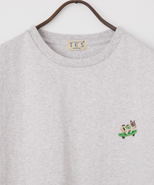 The Endless Summer（エンドレスサマー）の「[The Endless Summer/エンドレスサマー] 別注 ワンポイントBUHI刺繍ロゴ ショートスリーブTシャツ（Tシャツ/カットソー・レディース・ホワイト/グレー/ネイビー・M/L/XL）」の9枚目の写真