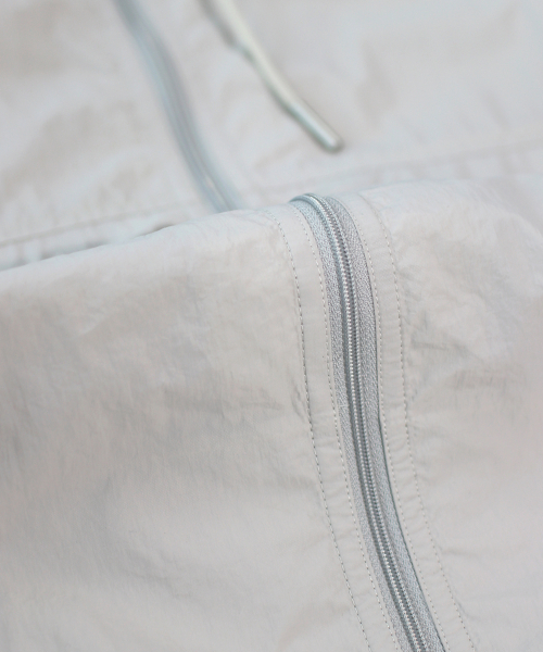 MASMARULEZ APPAREL（マスマルールズ アパレル）の「[SET] Essential Two Way Light Windbreaker Set-Up_Light Gray（ナイロンジャケット・レディース・ライトグレー・ONE SIZE）」の8枚目の写真