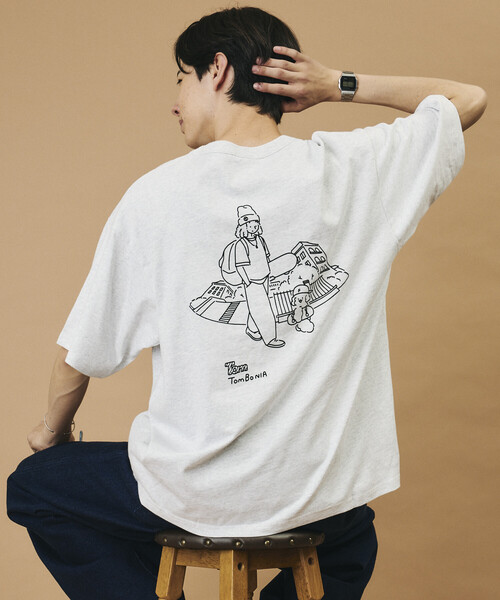 FREAK'S STORE(フリークスストア)の「tombonia/トムボニア バックプリント クルーネック ポケットTシャツ/スケートボーイ(Tシャツ/カットソー・メンズ・ネイビー/ライトグレー/ホワイト/チャコールグレー・SMALL/LARGE/MEDIUM)」の1枚目の写真