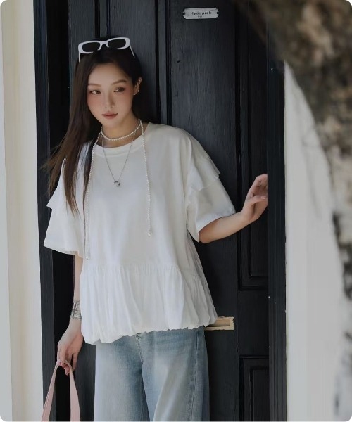 I.O.E（アイオイ）の「[韓国トレンド] 切替デザイン ペプラムTシャツ（Tシャツ/カットソー・レディース・ブラック/ホワイト・FREE）」の4枚目の写真