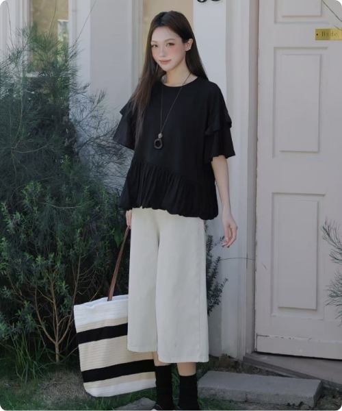 I.O.E（アイオイ）の「[韓国トレンド] 切替デザイン ペプラムTシャツ（Tシャツ/カットソー・レディース・ブラック/ホワイト・FREE）」の7枚目の写真