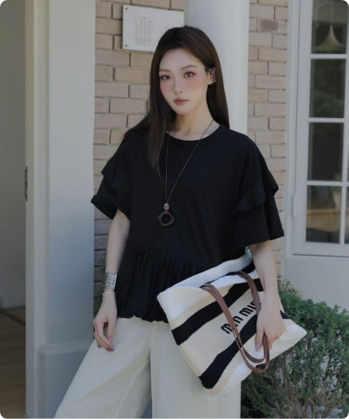 I.O.E（アイオイ）の「[韓国トレンド] 切替デザイン ペプラムTシャツ（Tシャツ/カットソー・レディース・ブラック/ホワイト・FREE）」の10枚目の写真