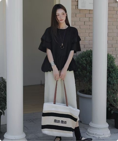 I.O.E（アイオイ）の「[韓国トレンド] 切替デザイン ペプラムTシャツ（Tシャツ/カットソー・レディース・ブラック/ホワイト・FREE）」の11枚目の写真