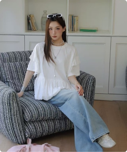 I.O.E（アイオイ）の「[韓国トレンド] 切替デザイン ペプラムTシャツ（Tシャツ/カットソー・レディース・ブラック/ホワイト・FREE）」の13枚目の写真