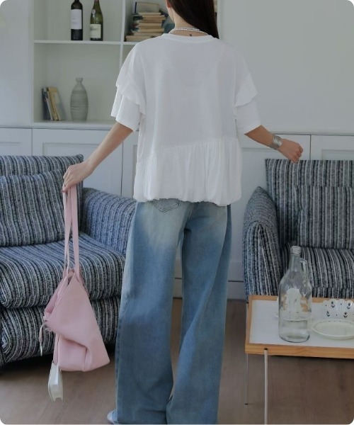 I.O.E（アイオイ）の「[韓国トレンド] 切替デザイン ペプラムTシャツ（Tシャツ/カットソー・レディース・ブラック/ホワイト・FREE）」の14枚目の写真