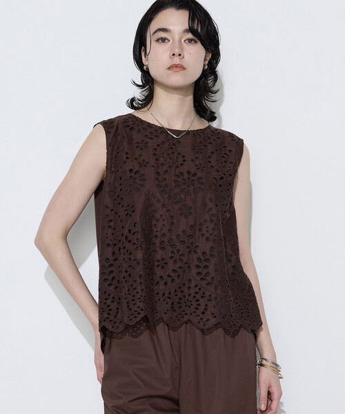 K.T KIYOKO TAKASE(キヨコタカセ)の「ボタニカル幾何刺繍 プルオーバー(Tシャツ/カットソー・レディース・ブラック/ブラウン・9号)」の2枚目の写真