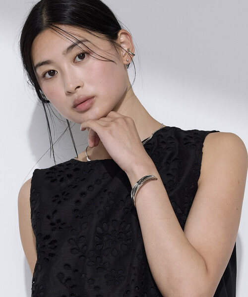 K.T KIYOKO TAKASE(キヨコタカセ)の「ボタニカル幾何刺繍 プルオーバー(Tシャツ/カットソー・レディース・ブラック/ブラウン・9号)」の5枚目の写真