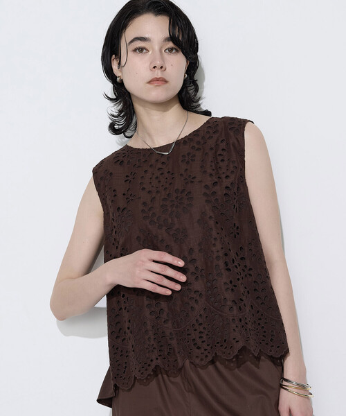 K.T KIYOKO TAKASE(キヨコタカセ)の「ボタニカル幾何刺繍 プルオーバー(Tシャツ/カットソー・レディース・ブラック/ブラウン・9号)」の10枚目の写真