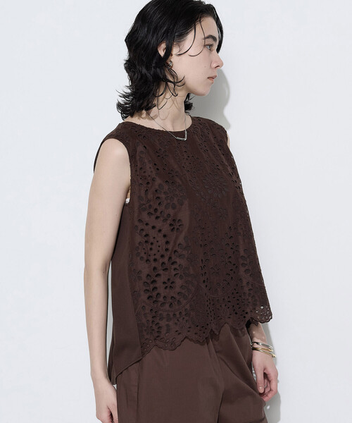 K.T KIYOKO TAKASE(キヨコタカセ)の「ボタニカル幾何刺繍 プルオーバー(Tシャツ/カットソー・レディース・ブラック/ブラウン・9号)」の13枚目の写真