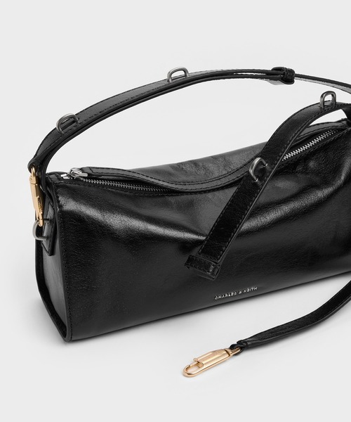 CHARLES & KEITH（チャールズ & キース）の「Delfina デルフィナ イロンゲイティッド ショルダーバッグ（ショルダーバッグ・レディース・ダークブラウン系3/スミクロ・S）」の7枚目の写真