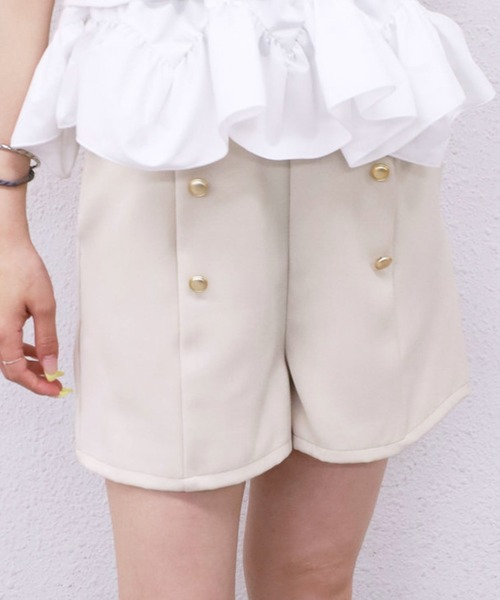 archives(アルシーヴ)の「金釦コンパクトショートパンツ(その他パンツ・レディース・ベージュ/ブラック・MEDIUM)」の7枚目の写真