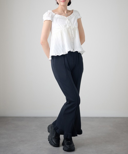 DAYRA（デイラ）の「縦リブ セミフレア 裾フリル ロング パンツ（その他パンツ・レディース・チャコールグレー/グリーン/ブラック・155/160/165）」の11枚目の写真