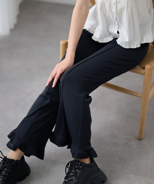 DAYRA（デイラ）の「縦リブ セミフレア 裾フリル ロング パンツ（その他パンツ・レディース・チャコールグレー/グリーン/ブラック・155/160/165）」の13枚目の写真
