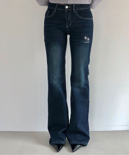 COIRIS(コイリス)の「ティレンブーツカットデニムパンツ(2カラー)(デニムパンツ・レディース・ブラック/ダークブルー・SMALL/MEDIUM)」の19枚目の写真