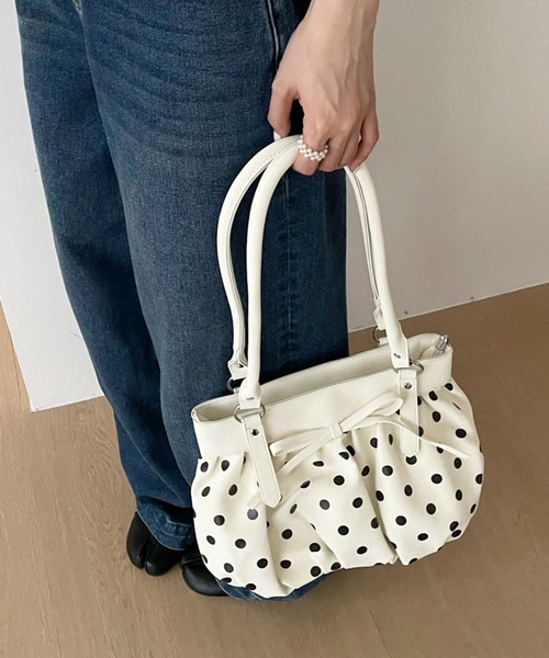FINEnough(ファインナフ)の「ドットプリントリボン付きショルダーバッグ(ショルダーバッグ・レディース・サックスブルー/イエロー/ブラック/ホワイト/ピンク・FREE)」の14枚目の写真