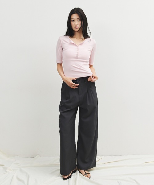ELTONE(エルトーン)の「ヘンリーネックショートスリーブTEE(Tシャツ/カットソー・レディース・ブラック/ピンク・FREE)」の4枚目の写真