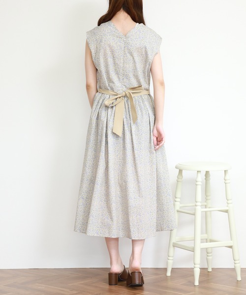Anna Nicola（アンナニコラ）の「Anna Nicola コットンローンフラワープリントワンピース ノースリーブ（ワンピース・レディース・ネイビー/アイボリー・38）」の4枚目の写真