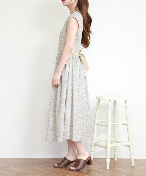 Anna Nicola（アンナニコラ）の「Anna Nicola コットンローンフラワープリントワンピース ノースリーブ（ワンピース・レディース・ネイビー/アイボリー・38）」の15枚目の写真