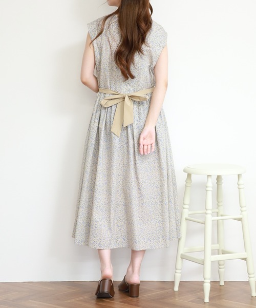 Anna Nicola（アンナニコラ）の「Anna Nicola コットンローンフラワープリントワンピース ノースリーブ（ワンピース・レディース・ネイビー/アイボリー・38）」の18枚目の写真