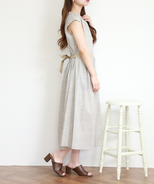 Anna Nicola（アンナニコラ）の「Anna Nicola コットンローンフラワープリントワンピース ノースリーブ（ワンピース・レディース・ネイビー/アイボリー・38）」の17枚目の写真