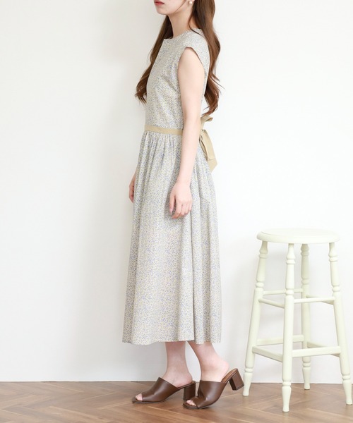 Anna Nicola（アンナニコラ）の「Anna Nicola コットンローンフラワープリントワンピース ノースリーブ（ワンピース・レディース・ネイビー/アイボリー・38）」の19枚目の写真