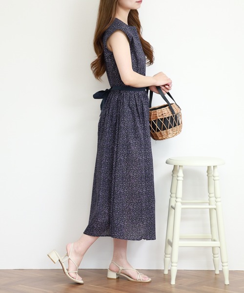 Anna Nicola（アンナニコラ）の「Anna Nicola コットンローンフラワープリントワンピース ノースリーブ（ワンピース・レディース・ネイビー/アイボリー・38）」の10枚目の写真