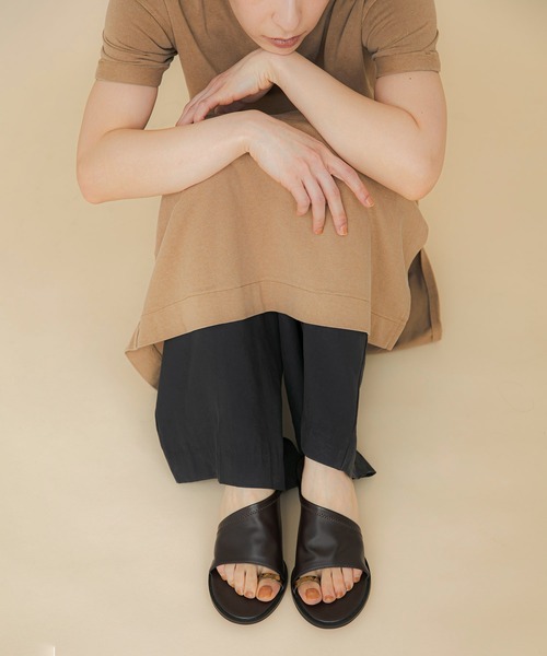 LE VERNIS(ル・ベルニ)の「LE VERNIS(ル・ベルニ)Toe ring sandals(サンダル・レディース・ブラック/シルバー/クリア/ブラウン・24.5㎝/23.5/24.5/23.5cm)」の2枚目の写真
