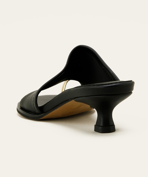 LE VERNIS(ル・ベルニ)の「LE VERNIS(ル・ベルニ)Toe ring sandals(サンダル・レディース・ブラック/シルバー/クリア/ブラウン・24.5㎝/23.5/24.5/23.5cm)」の5枚目の写真