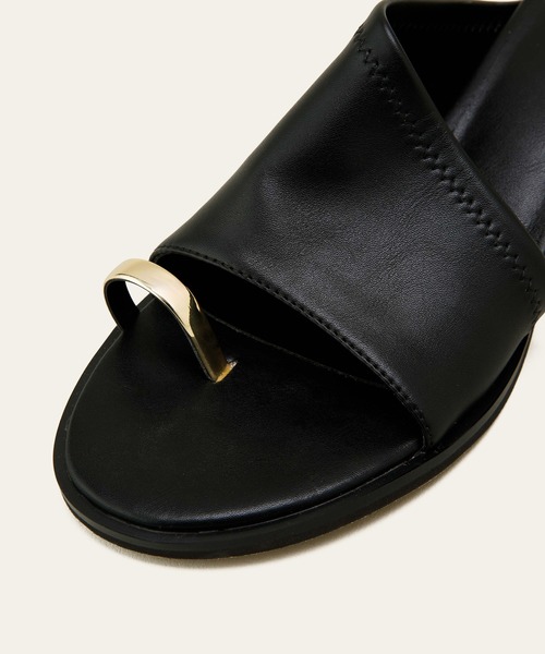 LE VERNIS(ル・ベルニ)の「LE VERNIS(ル・ベルニ)Toe ring sandals(サンダル・レディース・ブラック/シルバー/クリア/ブラウン・24.5㎝/23.5/24.5/23.5cm)」の6枚目の写真