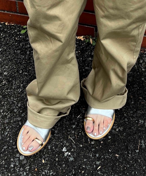 LE VERNIS(ル・ベルニ)の「LE VERNIS(ル・ベルニ)Toe ring sandals(サンダル・レディース・ブラック/シルバー/クリア/ブラウン・24.5㎝/23.5/24.5/23.5cm)」の19枚目の写真