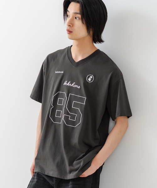 brknhome(ブロークンホーム)の「【BRKNHOME/ブロークンホーム】×【ZERO STAIN/ゼロステイン】【ホッケー風デザイン】コラボTシャツ 汗染み防止 ワンポイント オーバーサイズ(Tシャツ/カットソー・メンズ・ホワイト/チャコールグレー・MEDIUM/LARGE)」の3枚目の写真
