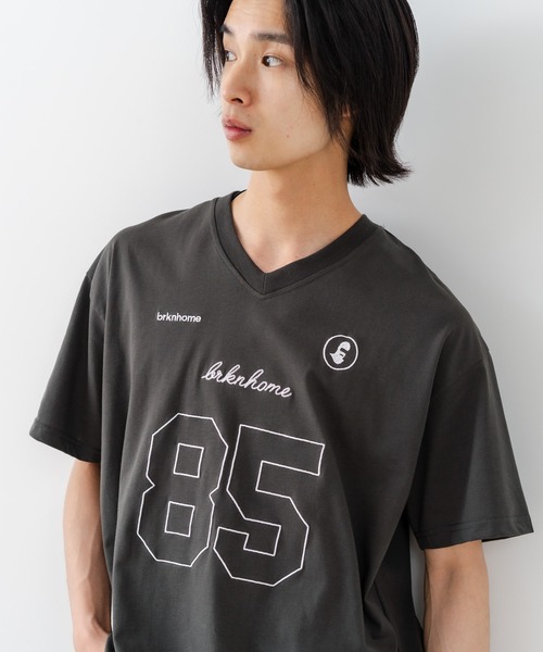 brknhome(ブロークンホーム)の「【BRKNHOME/ブロークンホーム】×【ZERO STAIN/ゼロステイン】【ホッケー風デザイン】コラボTシャツ 汗染み防止 ワンポイント オーバーサイズ(Tシャツ/カットソー・メンズ・ホワイト/チャコールグレー・MEDIUM/LARGE)」の4枚目の写真
