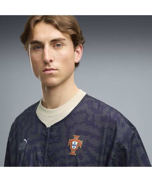 PUMA(プーマ)の「PUMA プーマ メンズ PUMA x サッカー ポルトガル代表 x サレヘ ベンバリー キ(ブルゾン・メンズ・プラム・X-LARGE/SMALL/MEDIUM/LARGE)」の2枚目の写真