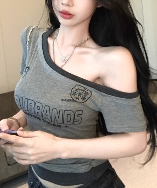 SHEENA(シーナ)の「ワンショルスポーツロゴフィットTシャツ(Tシャツ/カットソー・レディース・グレー/ブラック・M)」の17枚目の写真