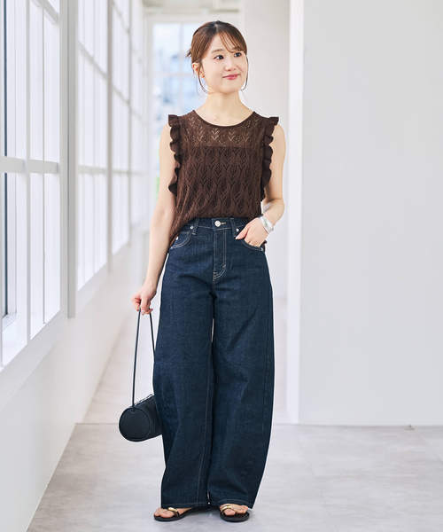 Spick & Span(スピックアンドスパン)の「コイルヤーン透かし編みフリルタンクニット(ニット/セーター・レディース・ブラック/ブラウン・FREE)」の4枚目の写真