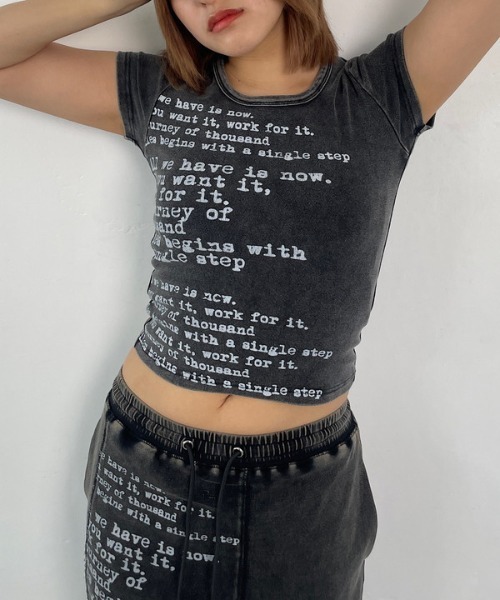 ROGER AND RAW（ロジャーアンドロウ）の「タイピングロゴ ショートTシャツ（Tシャツ/カットソー・レディース・ホワイト/ブラック/レッド/カーキ・FREE）」の15枚目の写真