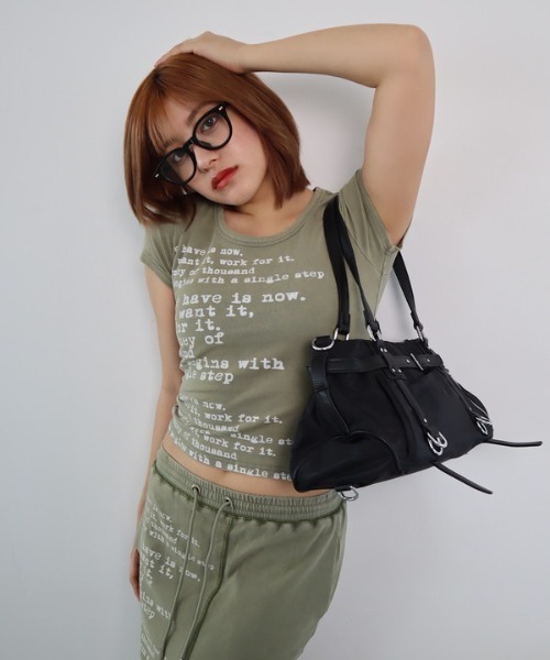 ROGER AND RAW（ロジャーアンドロウ）の「タイピングロゴ ショートTシャツ（Tシャツ/カットソー・レディース・ホワイト/ブラック/レッド/カーキ・FREE）」の20枚目の写真