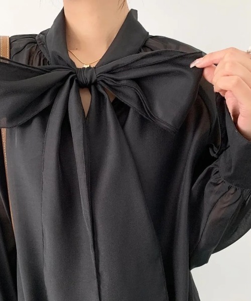 BIRTHDAY BASH（バースデイバッシュ）の「2way SHEER RIBBON BLOUSE（2wayシアーリボンブラウス）（Tシャツ/カットソー・レディース・アイボリー/ブラック/ブルー・FREE）」の4枚目の写真