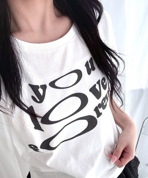 fiere(フィエール)の「ギャルコアグラフィックショート丈半袖Tシャツ(Tシャツ/カットソー・レディース・ホワイト・WM)」の2枚目の写真