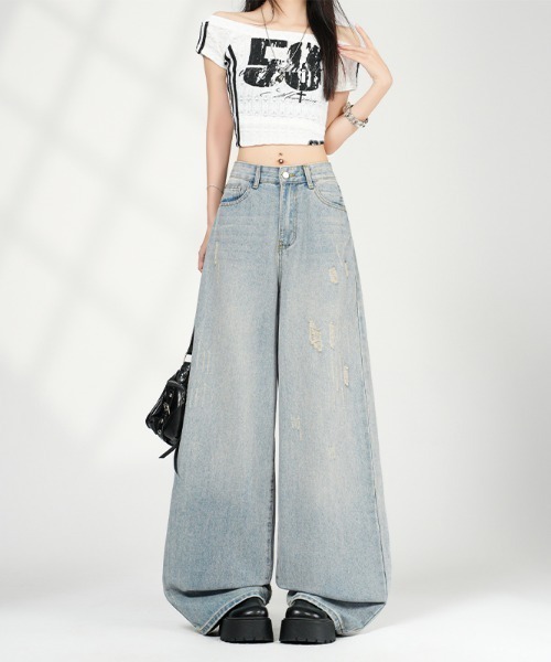 AMAJI(アマジ)の「ウォッシュド クラッシュ加工 ワイドデニムパンツ(デニムパンツ・レディース・ライトブルー・SMALL/MEDIUM/LARGE/X-LARGE)」の1枚目の写真