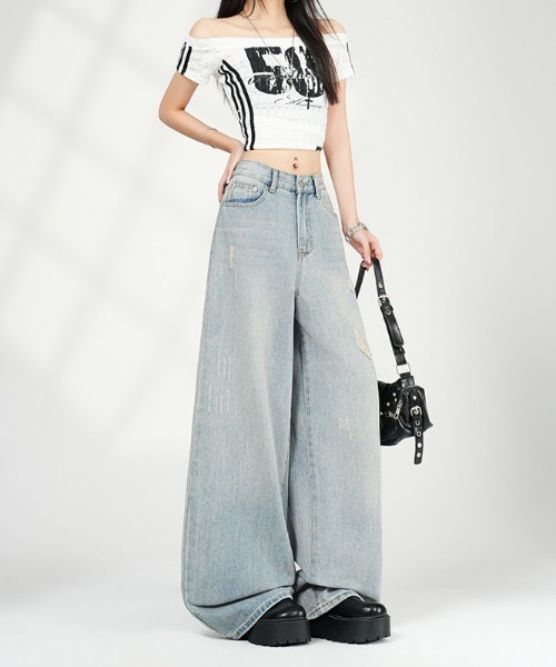AMAJI(アマジ)の「ウォッシュド クラッシュ加工 ワイドデニムパンツ(デニムパンツ・レディース・ライトブルー・SMALL/MEDIUM/LARGE/X-LARGE)」の2枚目の写真