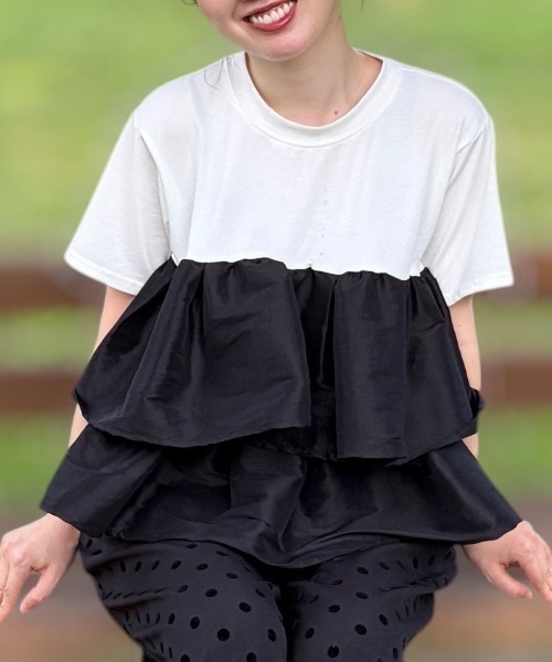 Human 2nd Occasion（ヒューマンセカンドオケージョン）の「ティアードフリルドッキングカットソー（Tシャツ/カットソー・レディース・オフホワイト/ブラック・M）」の2枚目の写真