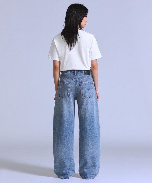 Levi's(リーバイス)の「Levi's/リーバイス BLUETAB(TM) DROP バレルジーンズ(デニムパンツ・レディース・インディゴブルー・28inch/27inch/26inch/25inch/24inch/23inch)」の13枚目の写真