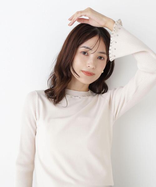 NATURAL BEAUTY BASIC（ナチュラルビューティーベーシック）の「メタルボールフレアカフスニット（ニット/セーター・レディース・ブラック/ブルー/オフホワイト・FREE）」の2枚目の写真