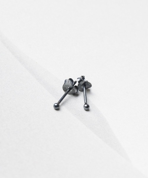 Chick(チック)の「【es】シルバー925 2mmボールピアス(ピアス(両耳用)・レディース・シルバー/ゴールド/ブラック・FREE)」の1枚目の写真