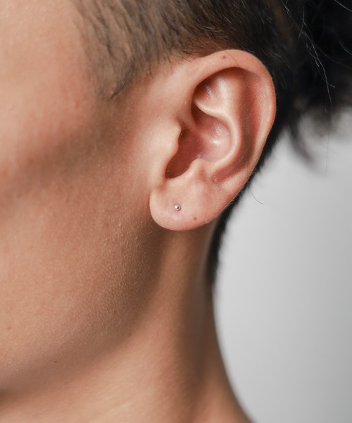 Chick(チック)の「【es】シルバー925 2mmボールピアス(ピアス(両耳用)・レディース・シルバー/ゴールド/ブラック・FREE)」の7枚目の写真