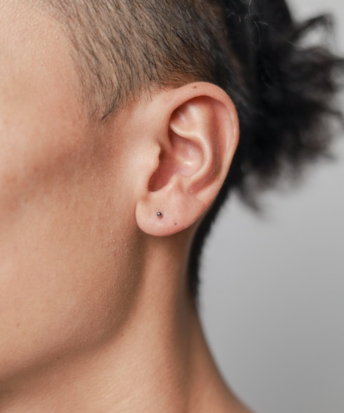 Chick(チック)の「【es】シルバー925 2mmボールピアス(ピアス(両耳用)・レディース・シルバー/ゴールド/ブラック・FREE)」の8枚目の写真